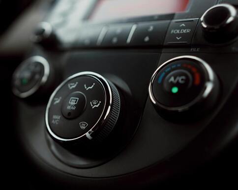 Air Conditioning vs. Climate Control: Which is Right for Your Car?