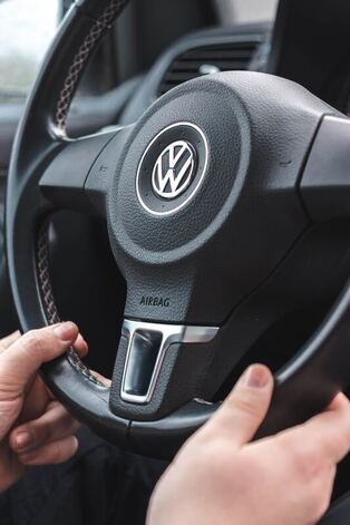Demystifying Airbag Lights Understanding the Causes Behind Their Illumination