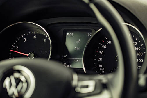 Audi A3 8V: Adjusting Glass, Sunroof, and Roof Functions with Key