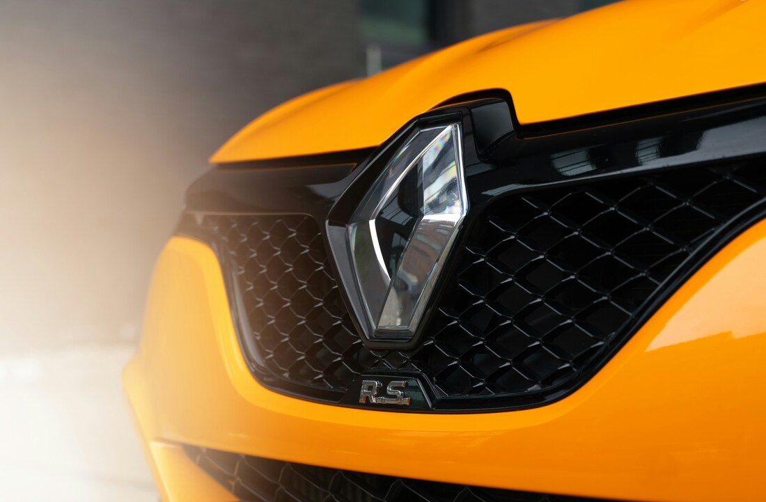 Maximize Performance with Renault Chiptuning ECU Services for Auto Workshops