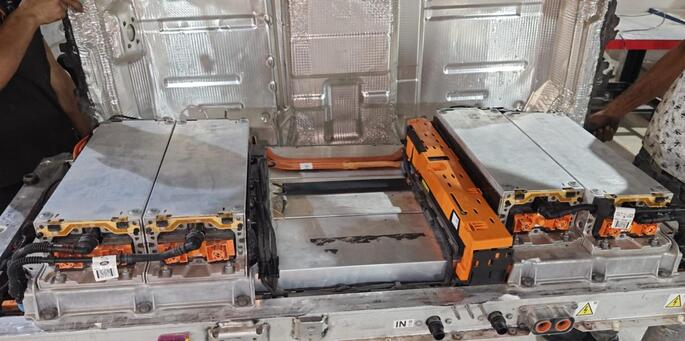Repairing Land Rover Range Rover Sport Hybrid High Voltage Battery Issues