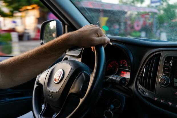 Fiat 500's Friendly Guide to DRL Warnings: A Tech Deep Dive
