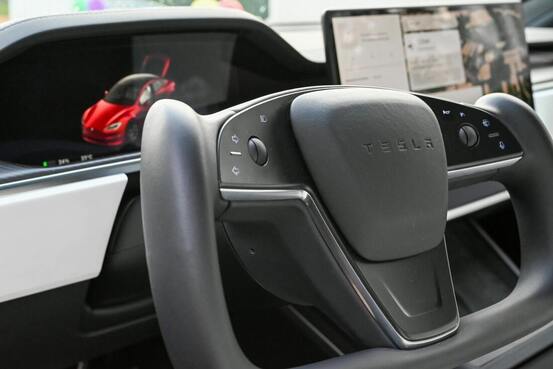 The Ultimate Guide to the Tesla Model S Plaid: Speed, Tech, and Eco-Friendly Marvel