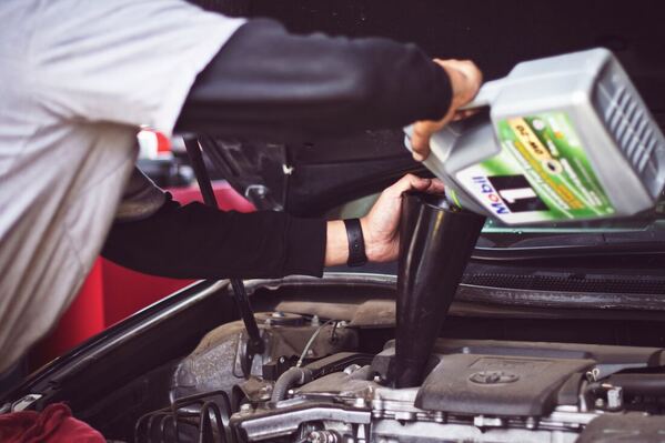 Discover the Best Time to Change Engine Oil and Filter for Optimal Vehicle Performance | Electronic Repair Egypt