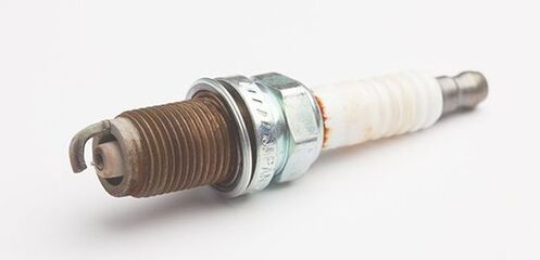 When White Spark Plug Tips Signal Engine Troubles: Causes and Solutions