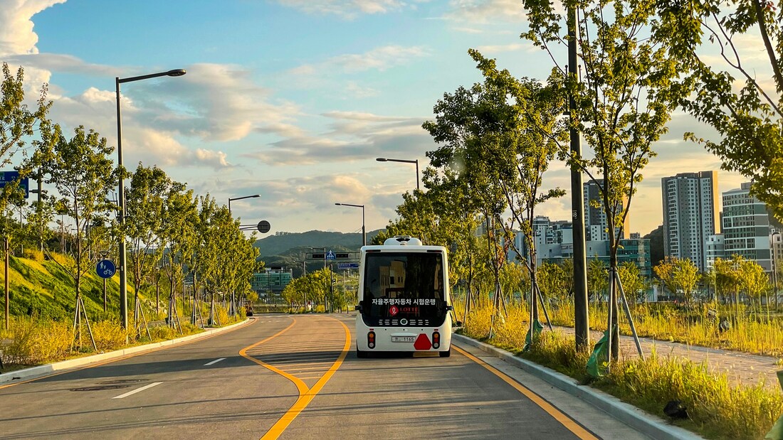 Unlocking the Future: Autonomous Vehicles (AVs) - Advancements, Challenges, and Societal Impacts