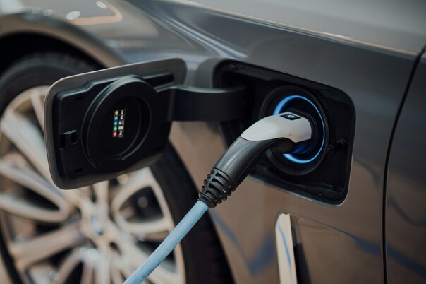 Unveiling the Powerhouse: The Definitive Guide to Solid-State Batteries in the Automotive Industry